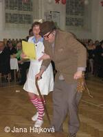 Obecní ples - ordinace uprostřed vesnice